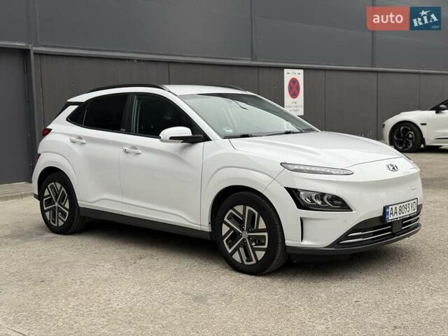 Белый Хендай Kona Electric, объемом двигателя 0 л и пробегом 64 тыс. км за 21499 $, фото 7 на Automoto.ua