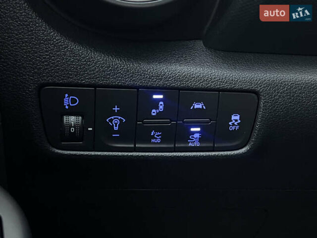 Білий Хендай Kona Electric, об'ємом двигуна 0 л та пробігом 70 тис. км за 19828 $, фото 61 на Automoto.ua