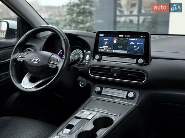 Белый Хендай Kona Electric, объемом двигателя 0 л и пробегом 98 тыс. км за 18999 $, фото 1 на Automoto.ua