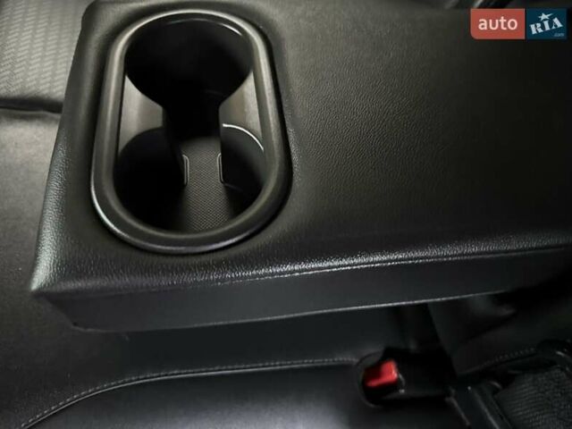 Белый Хендай Kona Electric, объемом двигателя 0 л и пробегом 92 тыс. км за 17950 $, фото 97 на Automoto.ua