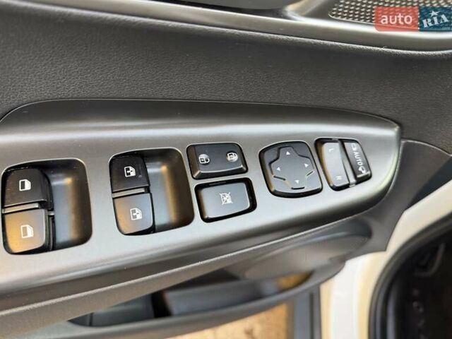 Білий Хендай Kona Electric, об'ємом двигуна 0 л та пробігом 64 тис. км за 16950 $, фото 78 на Automoto.ua