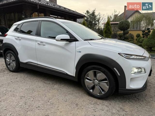 Белый Хендай Kona Electric, объемом двигателя 0 л и пробегом 92 тыс. км за 17950 $, фото 10 на Automoto.ua