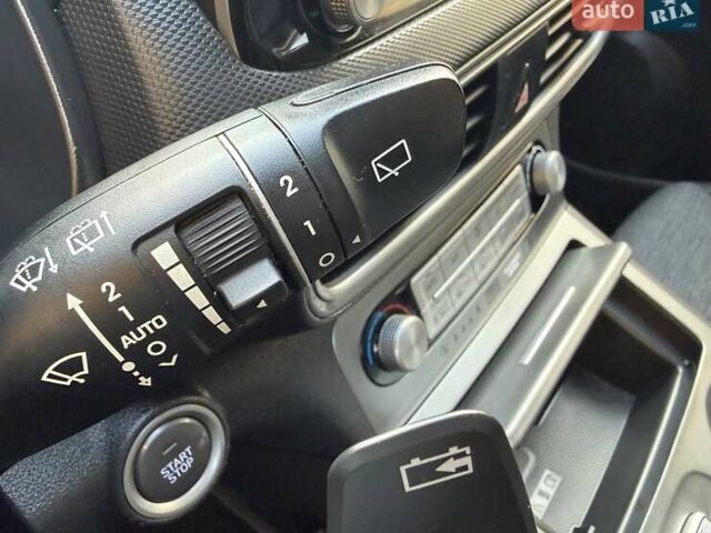 Білий Хендай Kona Electric, об'ємом двигуна 0 л та пробігом 64 тис. км за 16950 $, фото 88 на Automoto.ua