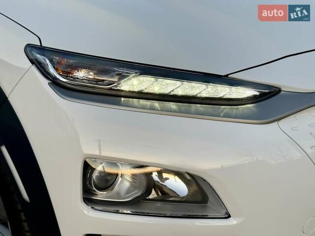 Белый Хендай Kona Electric, объемом двигателя 0 л и пробегом 78 тыс. км за 17250 $, фото 23 на Automoto.ua