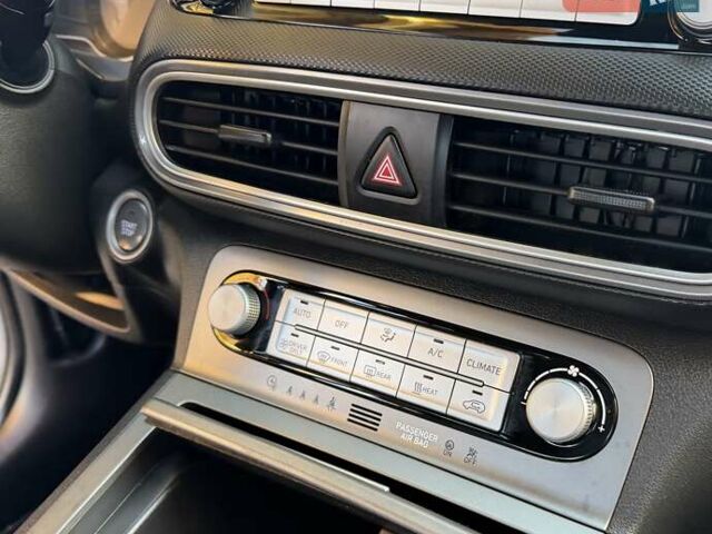 Білий Хендай Kona Electric, об'ємом двигуна 0 л та пробігом 64 тис. км за 16950 $, фото 80 на Automoto.ua