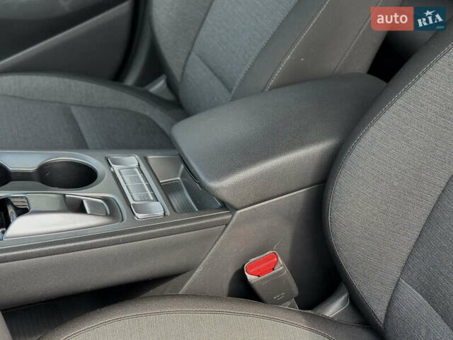 Білий Хендай Kona Electric, об'ємом двигуна 0 л та пробігом 93 тис. км за 18900 $, фото 49 на Automoto.ua