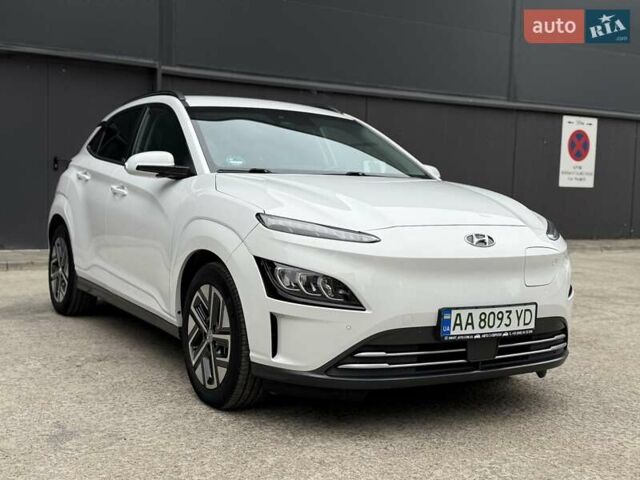 Белый Хендай Kona Electric, объемом двигателя 0 л и пробегом 64 тыс. км за 21499 $, фото 29 на Automoto.ua