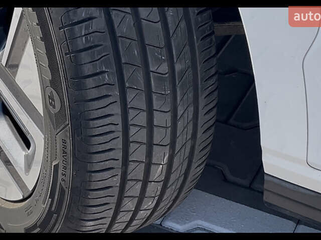 Белый Хендай Kona Electric, объемом двигателя 0 л и пробегом 51 тыс. км за 16999 $, фото 46 на Automoto.ua