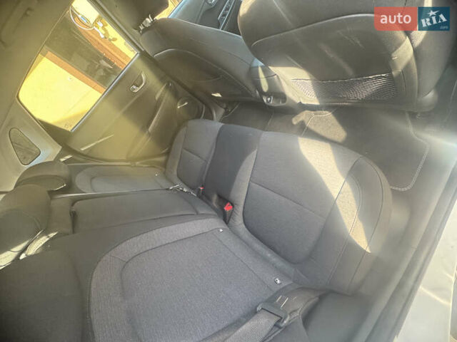 Белый Хендай Kona Electric, объемом двигателя 0 л и пробегом 101 тыс. км за 19800 $, фото 31 на Automoto.ua