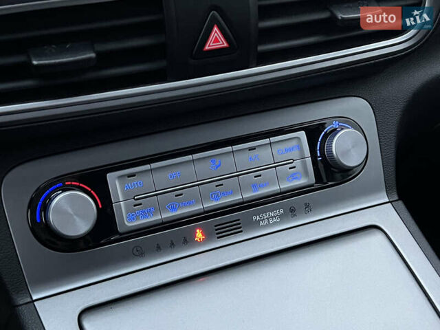 Білий Хендай Kona Electric, об'ємом двигуна 0 л та пробігом 70 тис. км за 19828 $, фото 58 на Automoto.ua