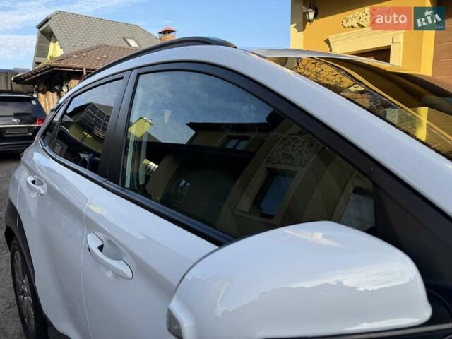 Білий Хендай Kona Electric, об'ємом двигуна 0 л та пробігом 64 тис. км за 16950 $, фото 32 на Automoto.ua