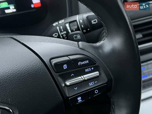Білий Хендай Kona Electric, об'ємом двигуна 0 л та пробігом 70 тис. км за 19828 $, фото 57 на Automoto.ua