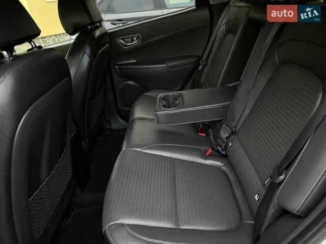 Белый Хендай Kona Electric, объемом двигателя 0 л и пробегом 92 тыс. км за 17950 $, фото 96 на Automoto.ua