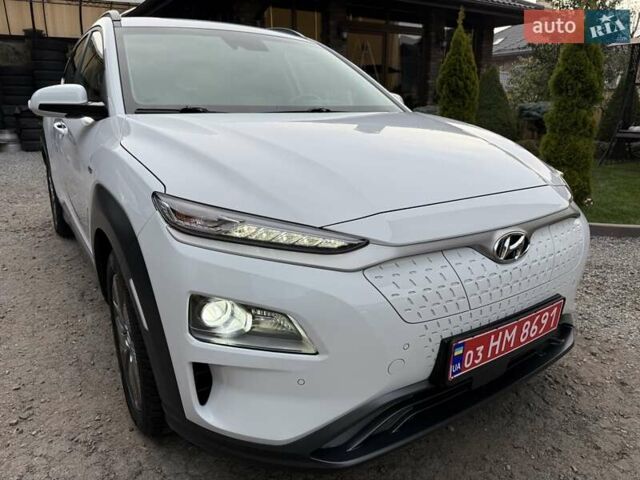 Белый Хендай Kona Electric, объемом двигателя 0 л и пробегом 92 тыс. км за 17950 $, фото 11 на Automoto.ua