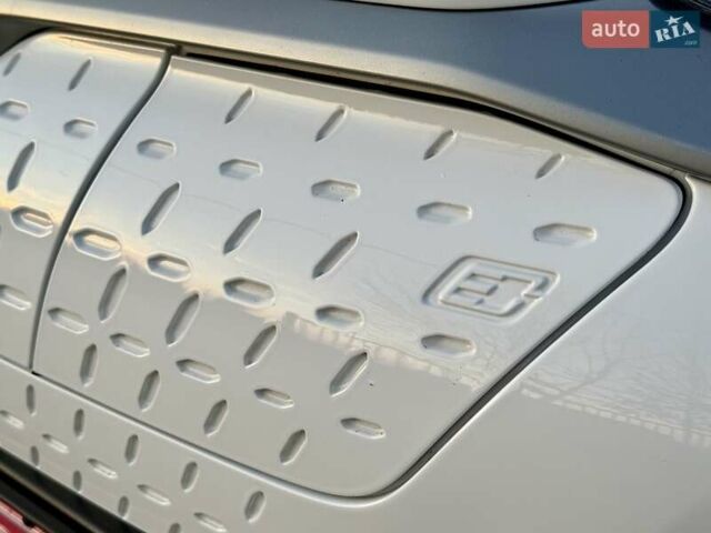 Белый Хендай Kona Electric, объемом двигателя 0 л и пробегом 78 тыс. км за 17250 $, фото 26 на Automoto.ua