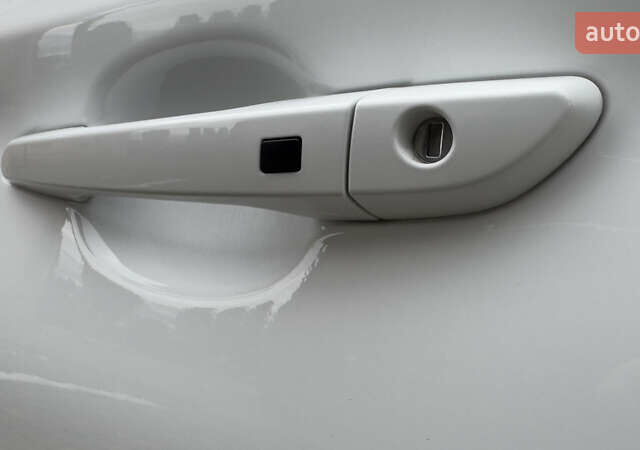 Белый Хендай Kona Electric, объемом двигателя 0 л и пробегом 124 тыс. км за 17494 $, фото 19 на Automoto.ua