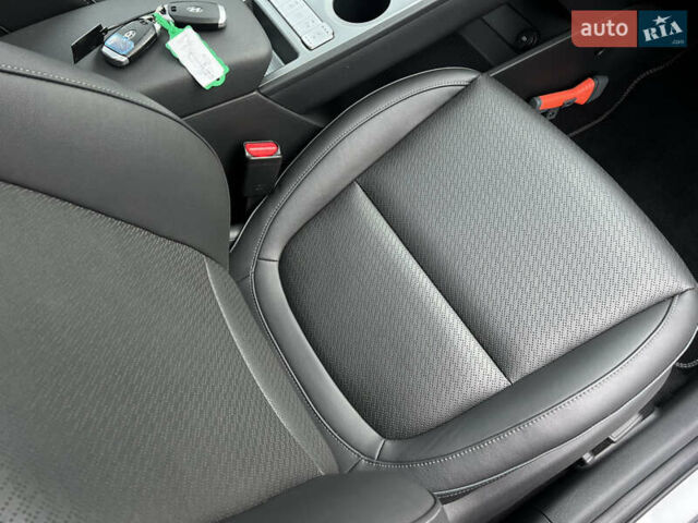 Белый Хендай Kona Electric, объемом двигателя 0 л и пробегом 111 тыс. км за 18570 $, фото 54 на Automoto.ua