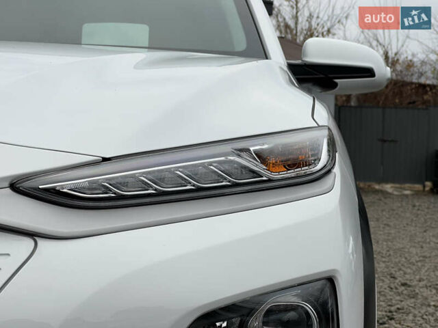 Білий Хендай Kona Electric, об'ємом двигуна 0 л та пробігом 70 тис. км за 19828 $, фото 19 на Automoto.ua