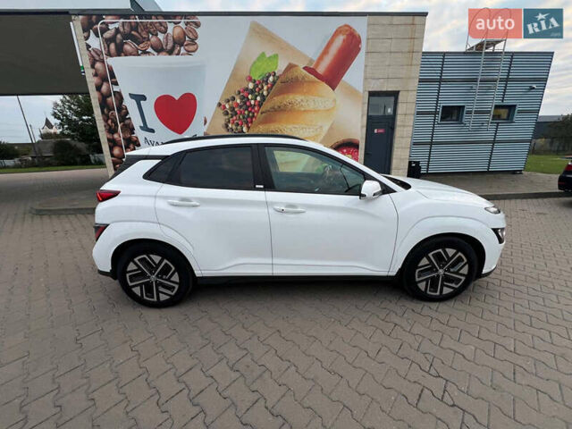 Белый Хендай Kona Electric, объемом двигателя 0 л и пробегом 120 тыс. км за 19550 $, фото 5 на Automoto.ua