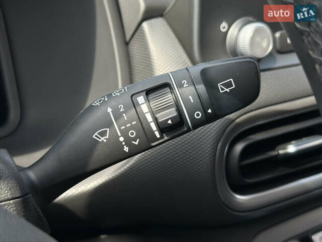 Білий Хендай Kona Electric, об'ємом двигуна 0 л та пробігом 93 тис. км за 18900 $, фото 42 на Automoto.ua