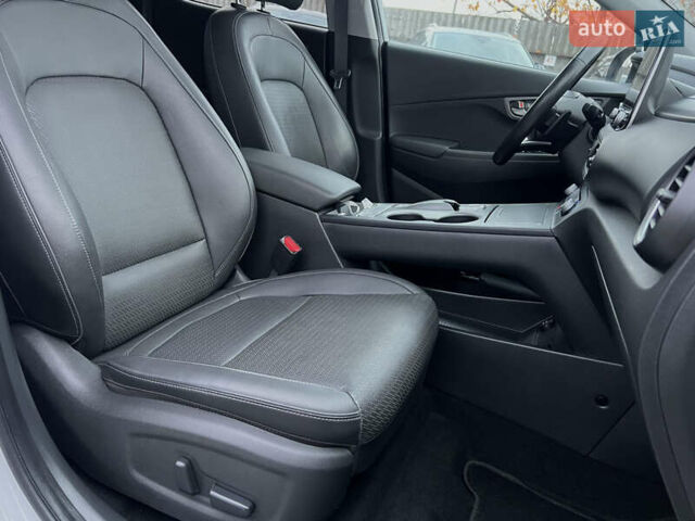 Білий Хендай Kona Electric, об'ємом двигуна 0 л та пробігом 70 тис. км за 19828 $, фото 48 на Automoto.ua