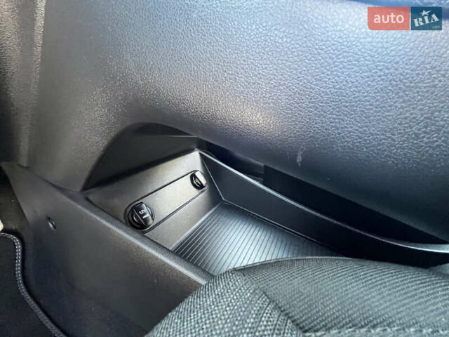 Белый Хендай Kona Electric, объемом двигателя 0 л и пробегом 51 тыс. км за 16999 $, фото 23 на Automoto.ua