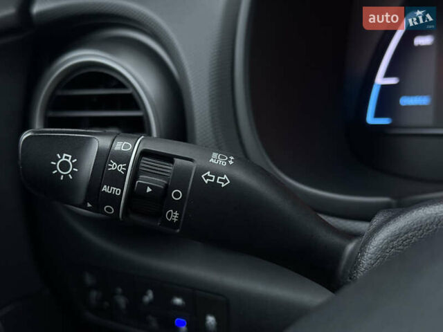 Белый Хендай Kona Electric, объемом двигателя 0 л и пробегом 98 тыс. км за 18999 $, фото 45 на Automoto.ua