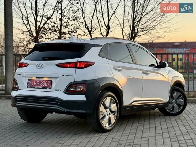 Белый Хендай Kona Electric, объемом двигателя 0 л и пробегом 78 тыс. км за 17250 $, фото 19 на Automoto.ua
