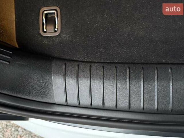 Белый Хендай Kona Electric, объемом двигателя 0 л и пробегом 92 тыс. км за 17950 $, фото 106 на Automoto.ua