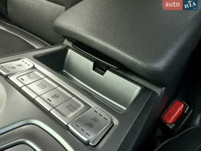 Белый Хендай Kona Electric, объемом двигателя 0 л и пробегом 92 тыс. км за 17950 $, фото 57 на Automoto.ua