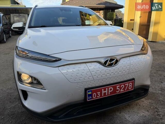 Білий Хендай Kona Electric, об'ємом двигуна 0 л та пробігом 64 тис. км за 16950 $, фото 13 на Automoto.ua