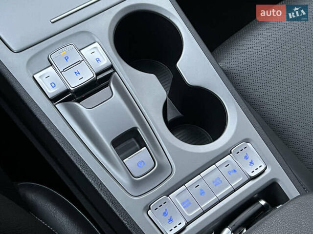 Білий Хендай Kona Electric, об'ємом двигуна 0 л та пробігом 70 тис. км за 19828 $, фото 60 на Automoto.ua