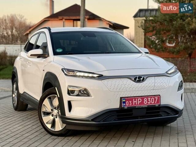 Белый Хендай Kona Electric, объемом двигателя 0 л и пробегом 78 тыс. км за 17250 $, фото 3 на Automoto.ua