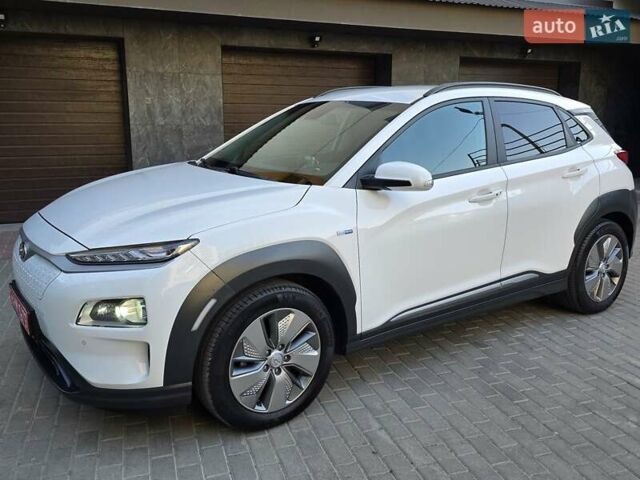 Білий Хендай Kona Electric, об'ємом двигуна 0 л та пробігом 113 тис. км за 18199 $, фото 3 на Automoto.ua