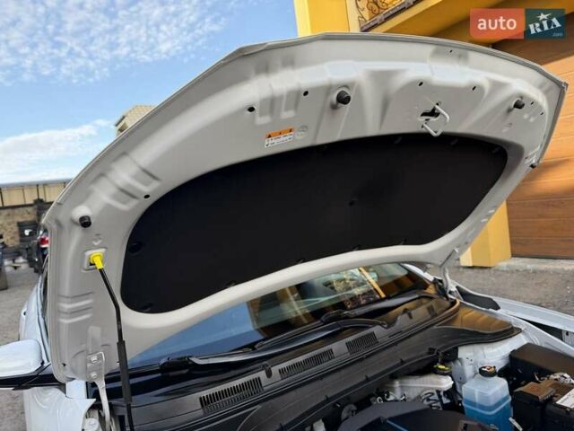 Білий Хендай Kona Electric, об'ємом двигуна 0 л та пробігом 64 тис. км за 16950 $, фото 60 на Automoto.ua