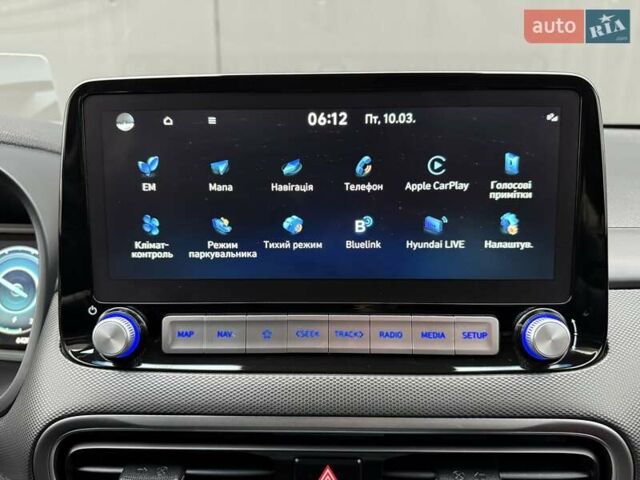 Белый Хендай Kona Electric, объемом двигателя 0 л и пробегом 64 тыс. км за 21499 $, фото 90 на Automoto.ua