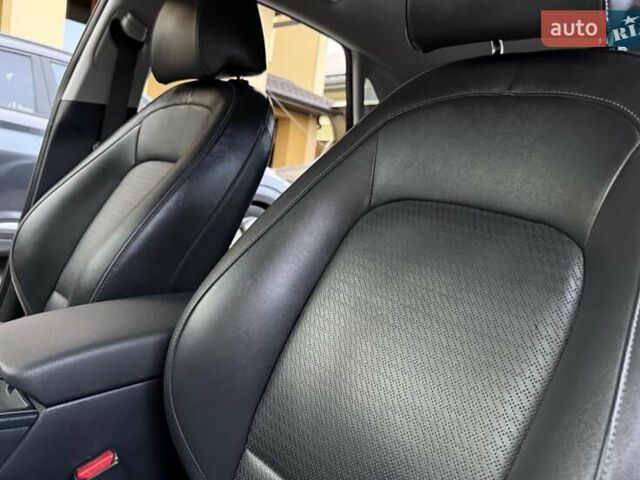 Белый Хендай Kona Electric, объемом двигателя 0 л и пробегом 92 тыс. км за 17950 $, фото 54 на Automoto.ua