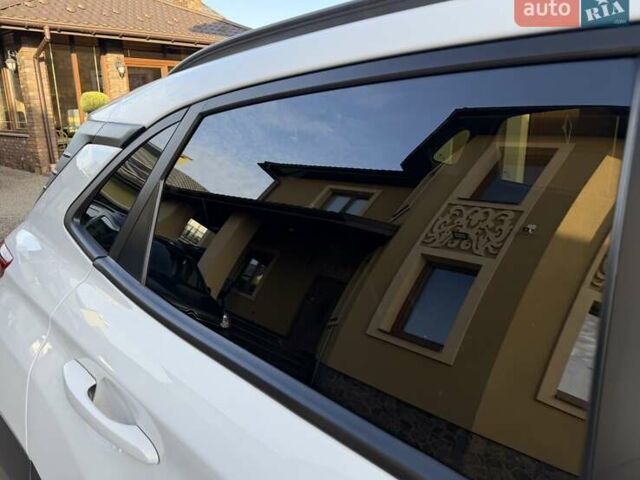 Білий Хендай Kona Electric, об'ємом двигуна 0 л та пробігом 64 тис. км за 16950 $, фото 34 на Automoto.ua