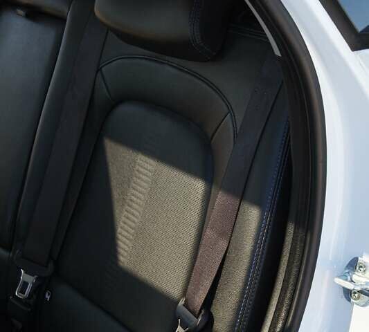 Білий Хендай Kona Electric, об'ємом двигуна 0 л та пробігом 130 тис. км за 22000 $, фото 16 на Automoto.ua