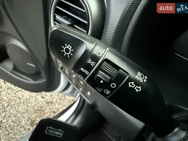 Белый Хендай Kona Electric, объемом двигателя 0 л и пробегом 92 тыс. км за 17950 $, фото 87 на Automoto.ua