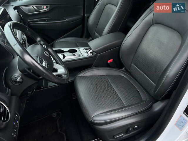 Білий Хендай Kona Electric, об'ємом двигуна 0 л та пробігом 70 тис. км за 19828 $, фото 29 на Automoto.ua