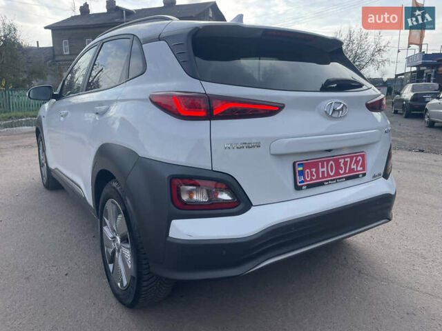 Белый Хендай Kona Electric, объемом двигателя 0 л и пробегом 117 тыс. км за 16500 $, фото 10 на Automoto.ua
