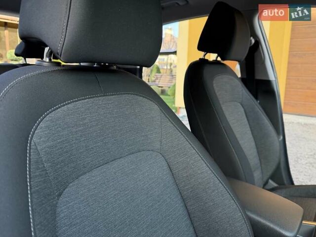 Білий Хендай Kona Electric, об'ємом двигуна 0 л та пробігом 64 тис. км за 16950 $, фото 75 на Automoto.ua