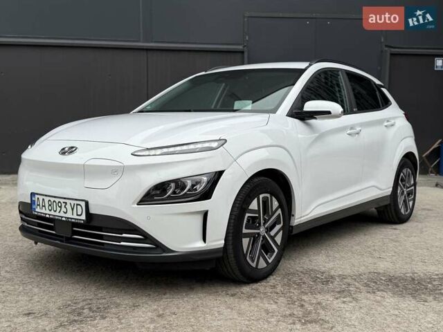 Белый Хендай Kona Electric, объемом двигателя 0 л и пробегом 64 тыс. км за 21499 $, фото 9 на Automoto.ua