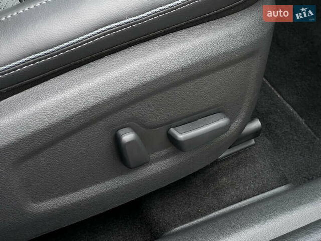 Белый Хендай Kona Electric, объемом двигателя 0 л и пробегом 111 тыс. км за 18570 $, фото 55 на Automoto.ua