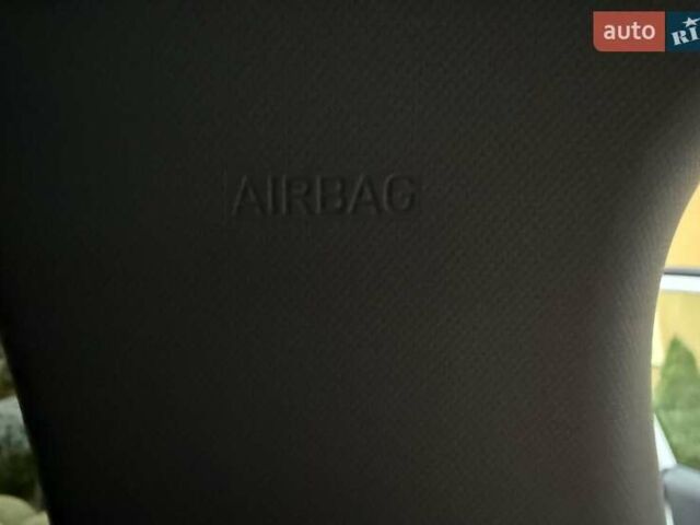 Белый Хендай Kona Electric, объемом двигателя 0 л и пробегом 92 тыс. км за 17950 $, фото 92 на Automoto.ua