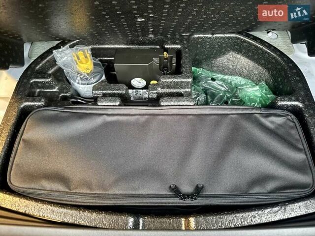 Белый Хендай Kona Electric, объемом двигателя 0 л и пробегом 78 тыс. км за 17250 $, фото 99 на Automoto.ua