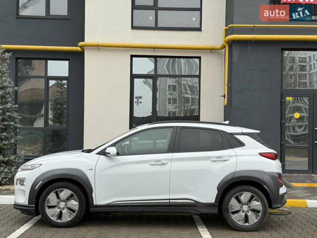 Белый Хендай Kona Electric, объемом двигателя 0 л и пробегом 98 тыс. км за 18999 $, фото 9 на Automoto.ua