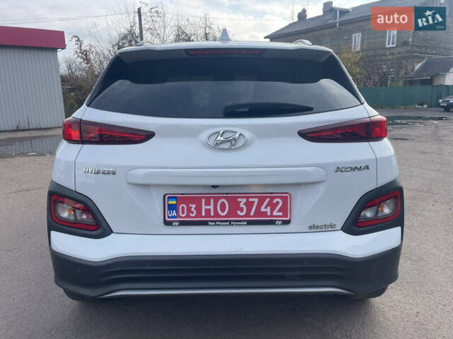 Белый Хендай Kona Electric, объемом двигателя 0 л и пробегом 117 тыс. км за 16500 $, фото 9 на Automoto.ua