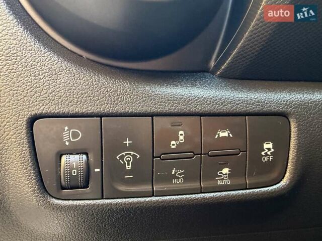 Білий Хендай Kona Electric, об'ємом двигуна 0 л та пробігом 64 тис. км за 16950 $, фото 85 на Automoto.ua